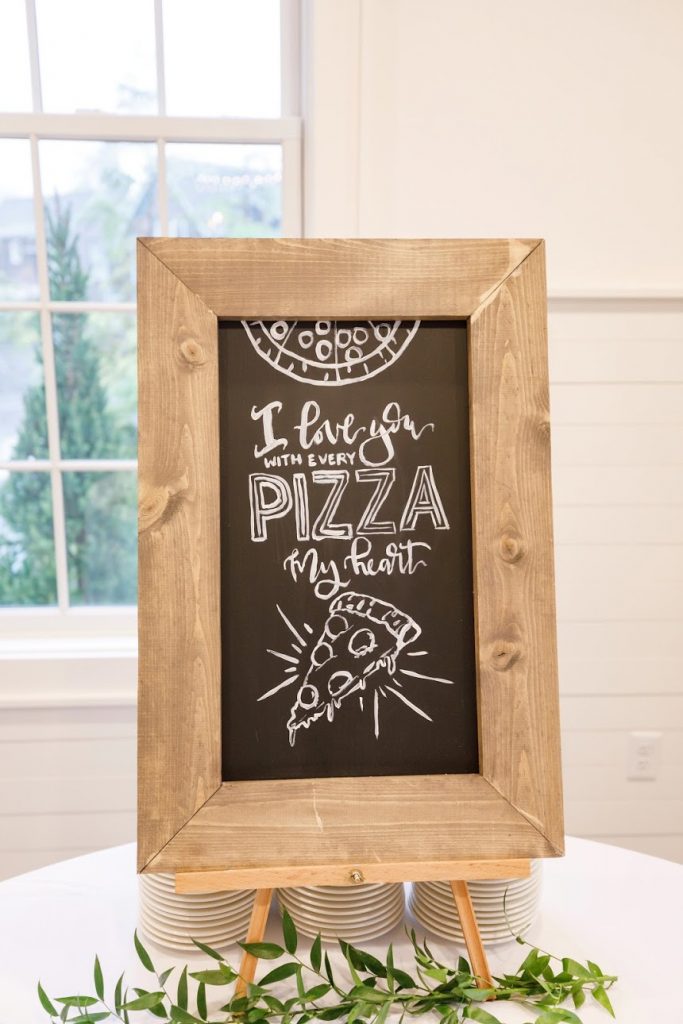 diy chalkboard sign, pizza sign, rustic sign, DIY wedding sign, diy wedding, pizza party, how to make your own chalkboard sign